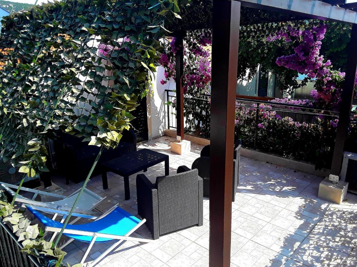 Holiday Home By The Sea - Nina & Kate Ston Exterior foto